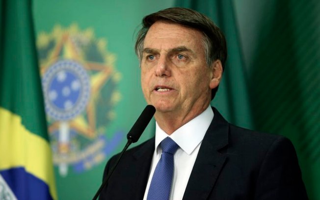 CAIU: Bolsonaro exonera Vélez e anuncia Weintraub como sucessor