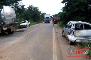 MILAGRE - Colisão na BR-364 envolve 5 veículos e deixa apenas uma pessoa com escoriações