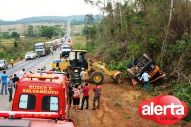 ARIQUEMES – Motorista morre após tombar caminhão na BR 364