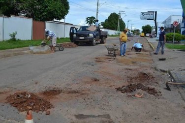 Prefeita Joselita Araújo determina Operação Tapa Buracos nas vias urbanas de Ouro Preto do Oeste