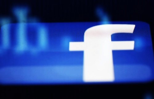 Após ameaça de suspensão, Facebook exclui perfil e não vai sair do ar