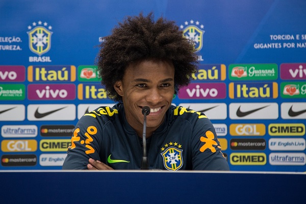 LIDERANÇA: Willian se diz pronto para seguir no time e resume Tite: ''Mais do que um técnico''