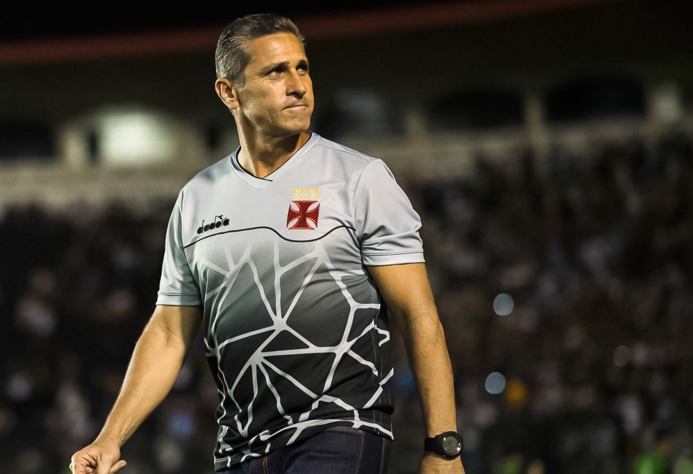 Durou pouco: após 10 jogos, Jorginho é demitido do Vasco da Gama