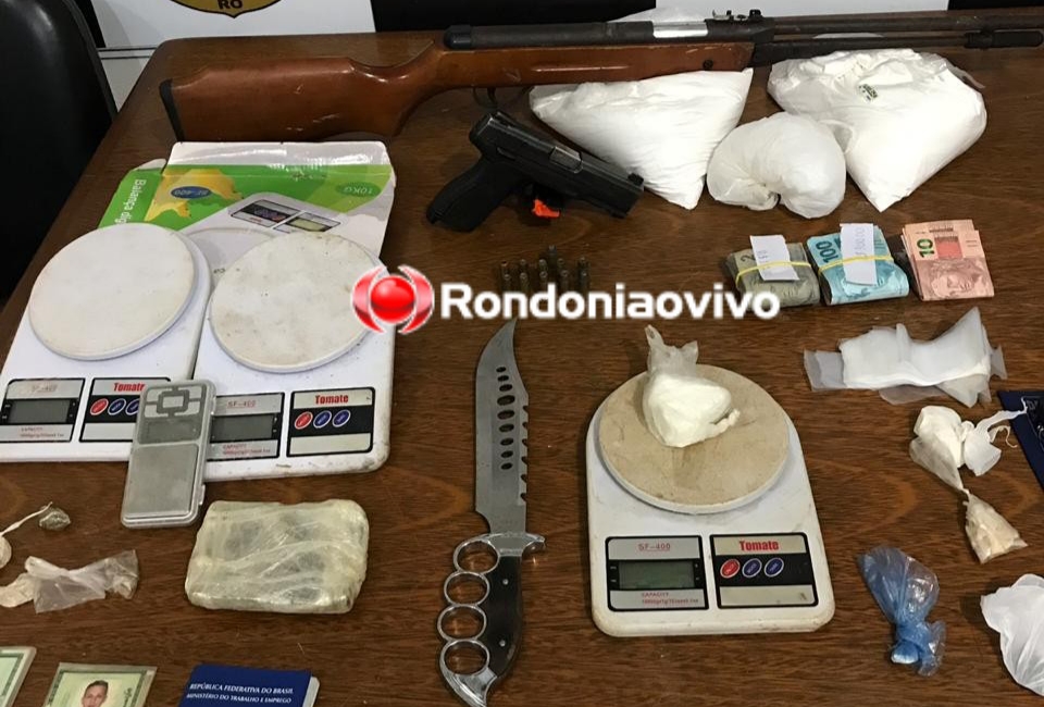 INVESTIGAÇÃO: Dupla que abastecia bocas de fumo é presa com droga e arma roubada da polícia