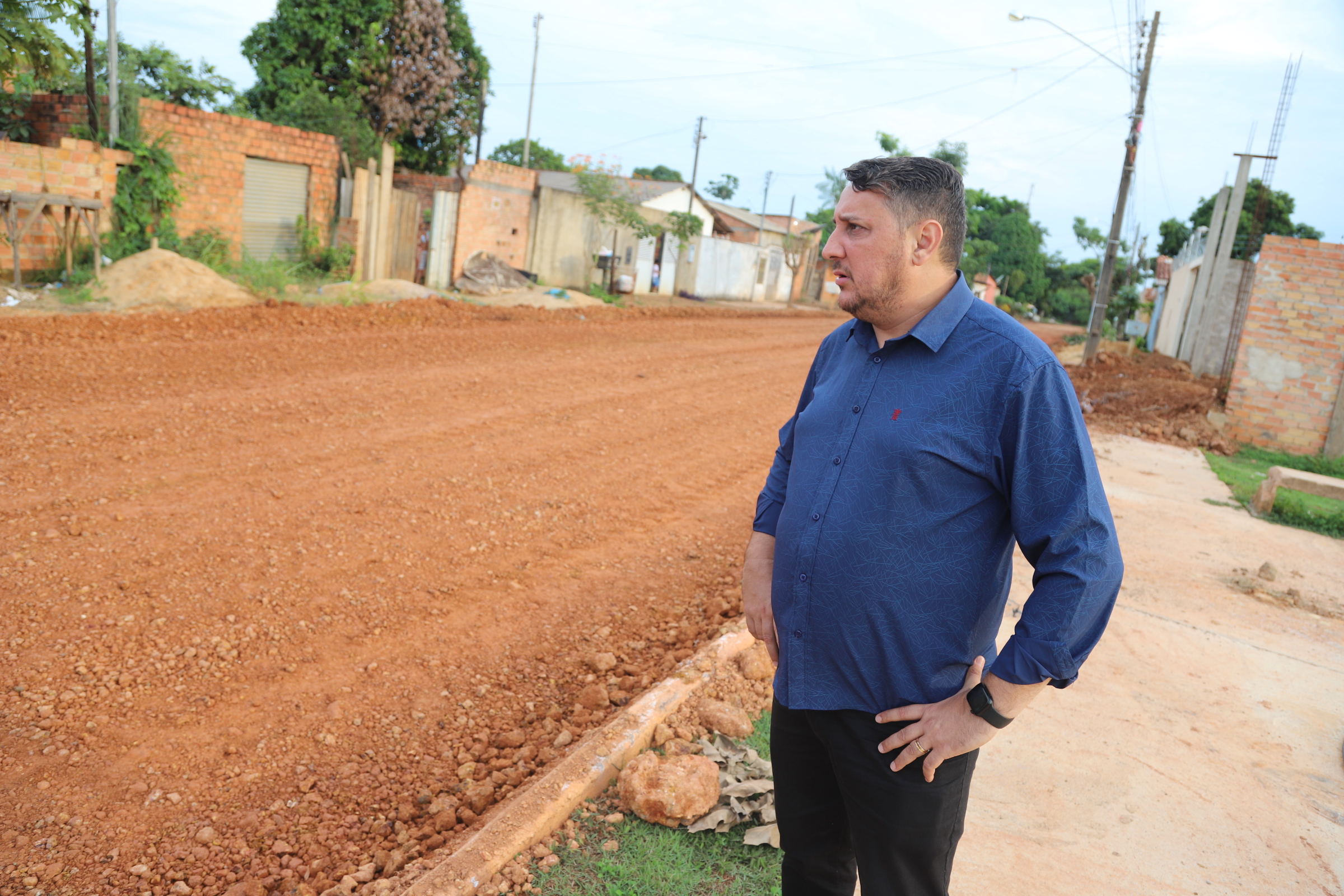 RUA BEIJA-FLOR: Júnior Cavalcante solicita e Prefeitura atende serviço de asfalto