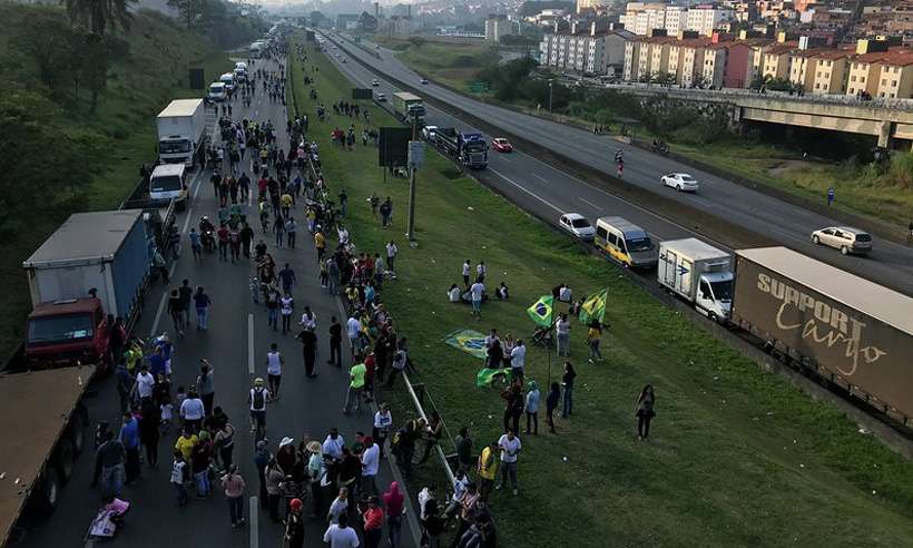 GREVE: Caminhoneiros anunciam paralisação nacional em 16 de dezembro