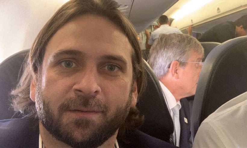 CAIU: Uso de avião da FAB irrita Bolsonaro, que anuncia demissão de secretário