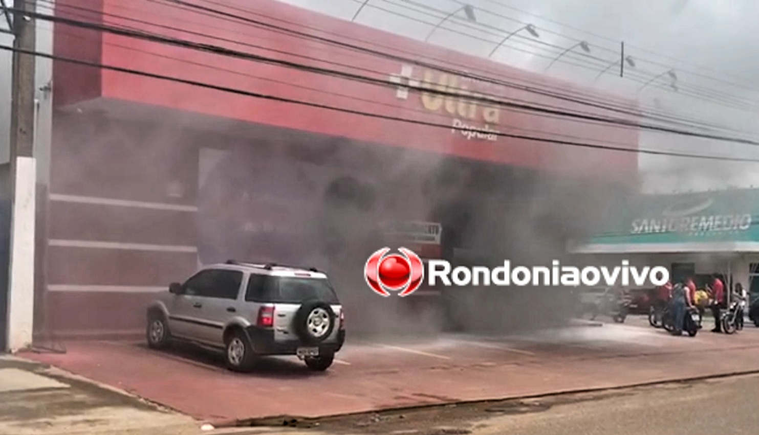 VÍDEO: Princípio de incêndio em farmácia assusta populares em avenida de Porto Velho