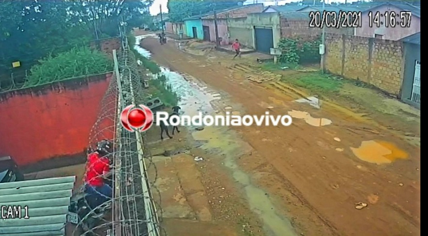 ASSISTA: Vídeo mostra momento em que jovem é crivado de bala na zona Sul