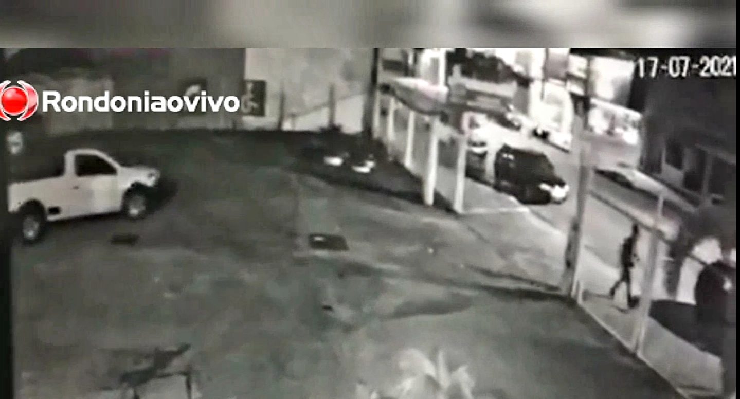 ASSISTA: Ladrões invadem garagem de loja no Centro e furtam Saveiro