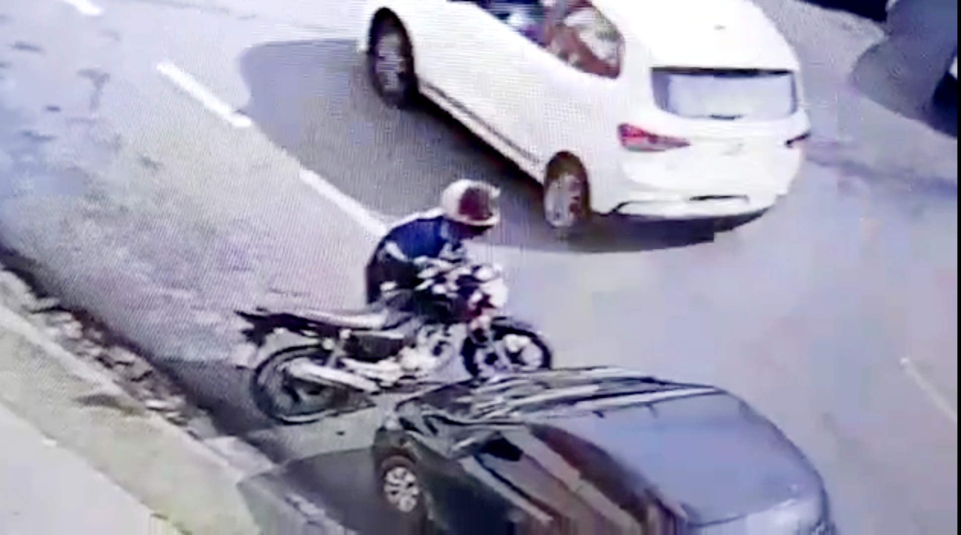 VEJA O MOMENTO: Ladrão é flagrado furtando motocicleta na região Central de Porto Velho