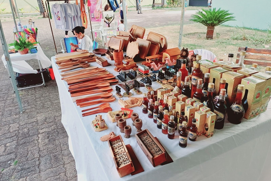 GIRO EMPREENDEDOR: Feira movimenta praça das Três Caixas D'Água