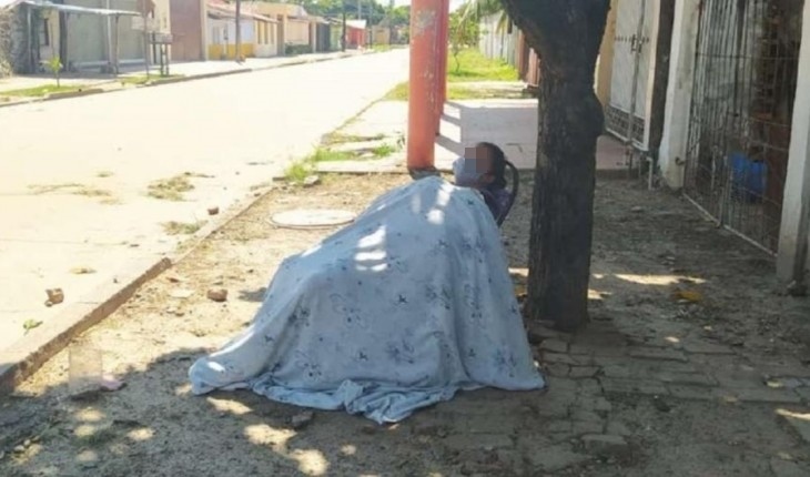 CORONAVÍRUS: Mulher é abandonada na rua pela própria família por ter sintomas da doença