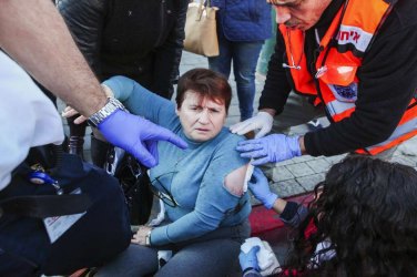 Palestino esfaqueia sete pessoas em ônibus de Tel Aviv