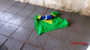 Argentino é estrangulado com bandeira do Brasil