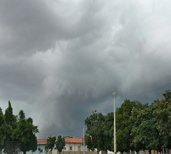 TEMPO - Quinta com previsão de chuva e sexta com chegada de frente fria