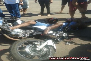 Motociclista sofre fratura exposta em acidente