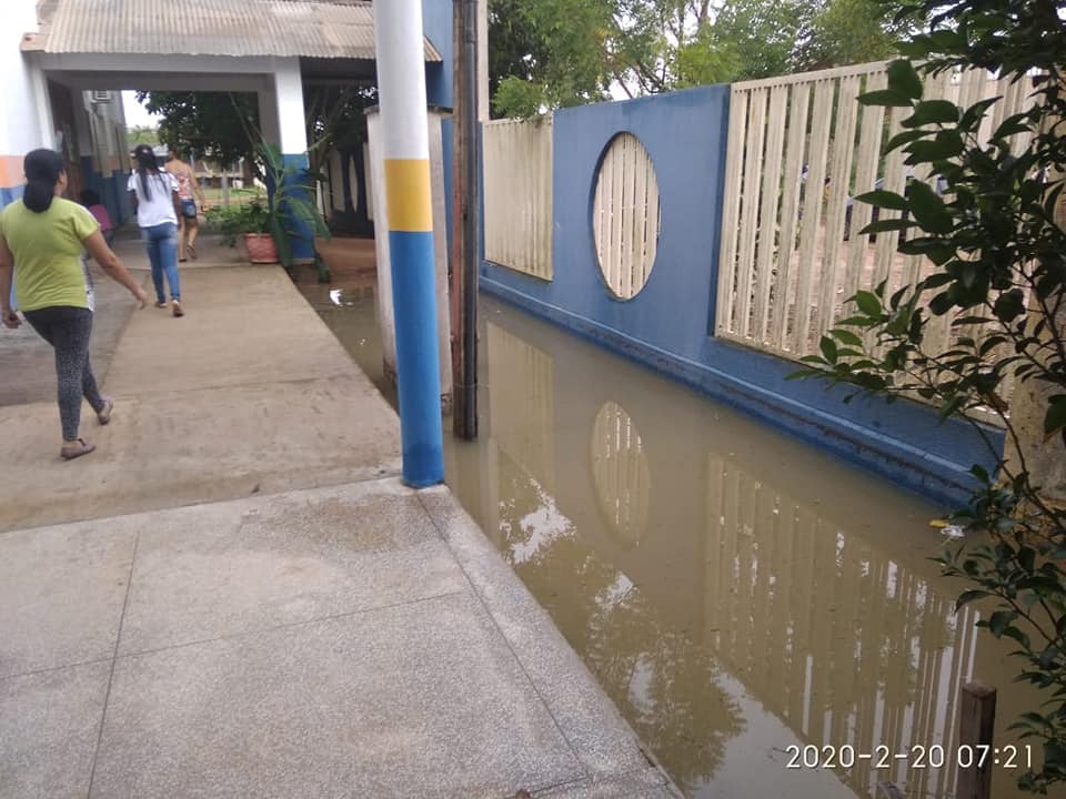 PERIGO: Mãe de aluno denuncia infestação de caramujos em creche da prefeitura