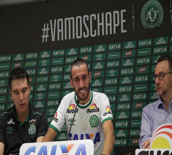 Quero voltar a jogar para disputar a Libertadores, diz lateral da Chape