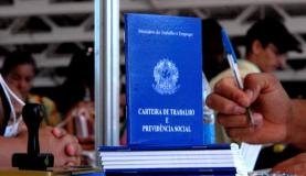 Desemprego cai para 12% no trimestre encerrado em novembro, mostra IBGE