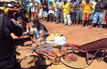 Rapaz é encontrado morto baleado em bairro da zona SUL - Confira Fotos