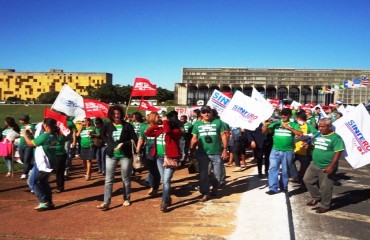 TRANSPOSIÇÃO – Com faixas e cartazes servidores rondonienses cobram agilidade em Brasília – Fotos 