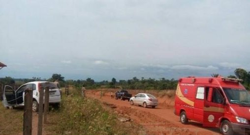 Condutor perde controle e capota em linha 