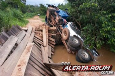 Ponte quebra e caminhão cai dentro de rio