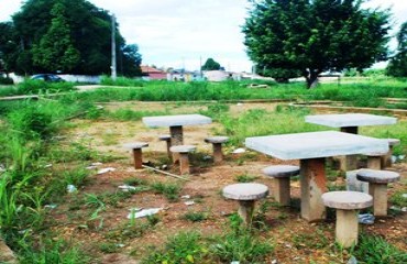 ABANDONADA – Comunidade alega que obra da Praça do Contorno do bairro Marechal Rondon está paralisada há mais de quatro meses – Fotos