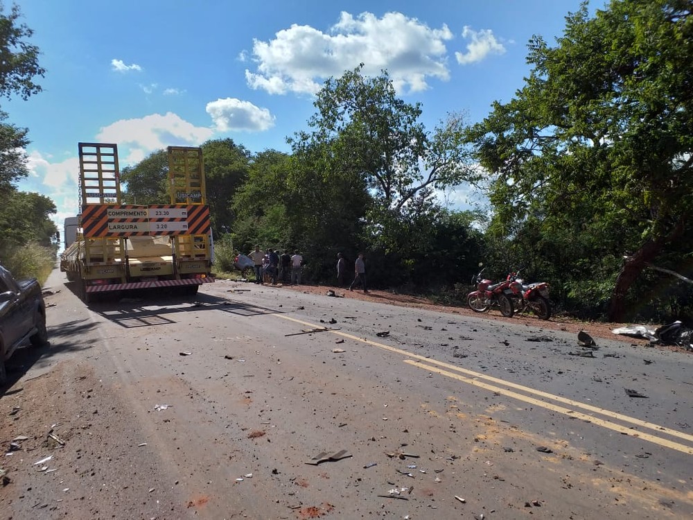 TRAGÉDIA: Empresário morre e cantor fica ferido após colisão com carreta