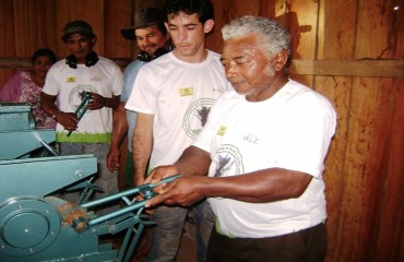 Comunidade do Joana D’Arc começa a trabalhar com maquinário de beneficiamento do Babaçu