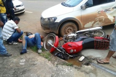 COLISÃO - Motociclista sofre fratura após acidente na capital
