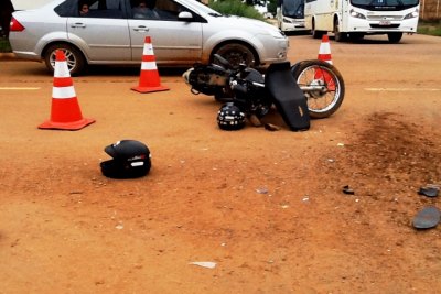 Motociclista fica gravemente ferido após se chocar com ônibus
