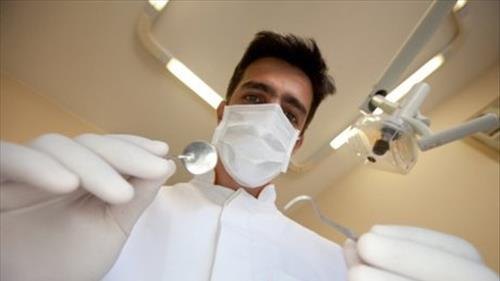 Dentistas podem aplicar botox para fins estéticos em todo o rosto