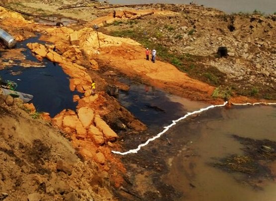 DESASTRE – Material químico pode contaminar rio Madeira