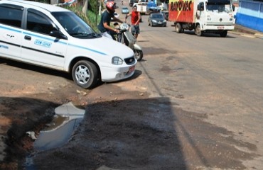 CRATERAS – Principal via de acesso dos moradores da zona Sul continua esburacada e motoristas exigem melhorias – FOTOS E VÍDEO
