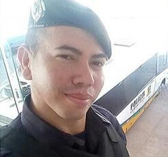 Arma apreendida com assaltante morto pertencia a PM executado
