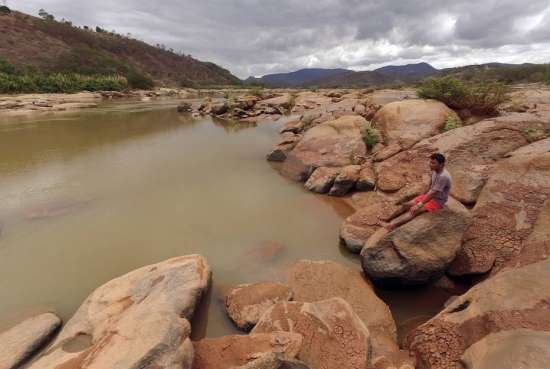 Lama faz índios Krenaks depender de água mineral