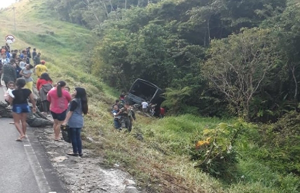 DURANTE OPERAÇÃO: Acidente com caminhão do Exército deixa mais de 20 militares feridos na BR-364