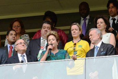 Dilma já previa vaias e alterou cerimonial no jogo do Brasil