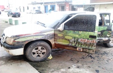 CRIMINOSO - Carro estacionado em frente boate é incendiado na capital - Fotos