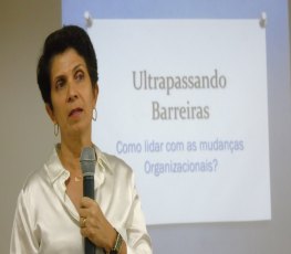 Ex-reitora denuncia calúnia e diz que vai doar indenização