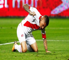 Guerrero é suspenso pela Fifa por um ano por doping e fica fora da Copa