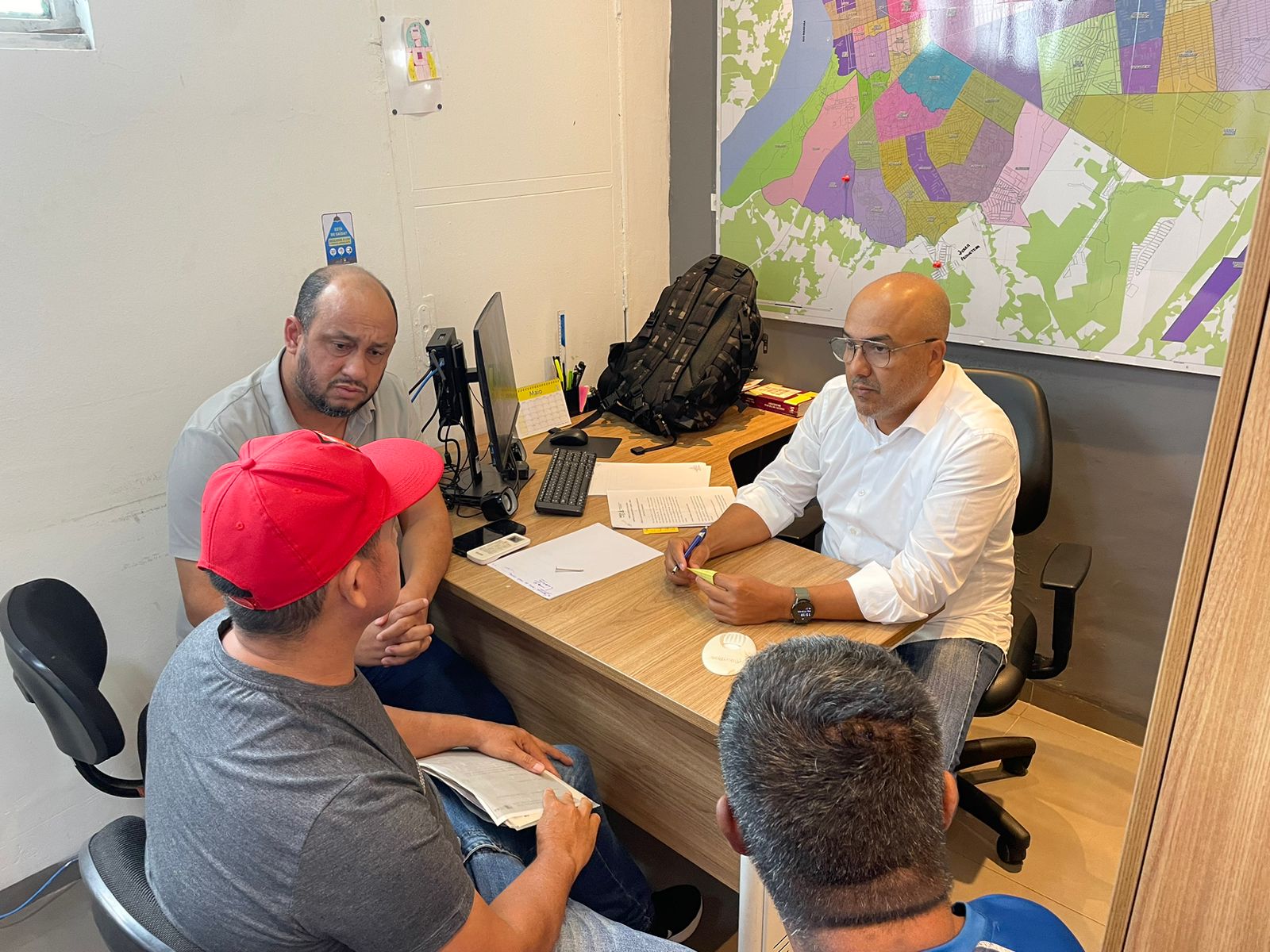 WANOEL MARTINS: Vereador articula solução para iluminação no campo do treze  