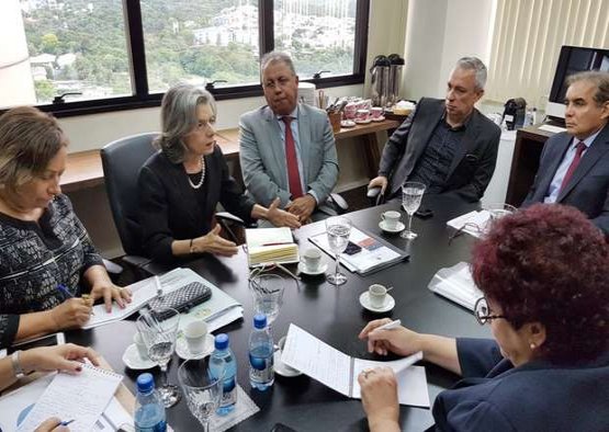 Cármen Lúcia discute situação carcerária com juízes do Norte