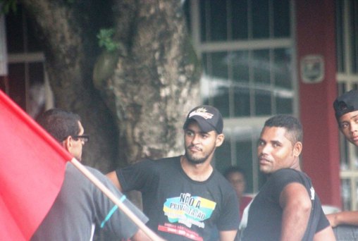 PRÓ DILMA – Militantes fecham parte da Avenida Carlos Gomes