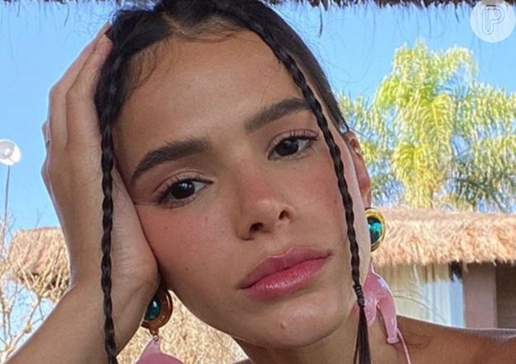 Bruna Marquezine mostra mais fotos na praia e curte vídeo de Sonza com Neymar