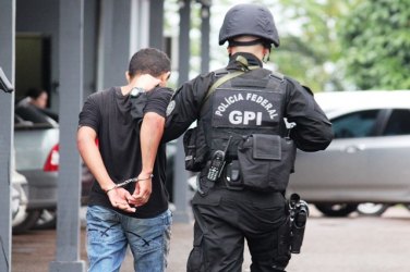 Polícia Federal deflagra operação para prender policiais militares envolvidos em crimes de tráfico de drogas - VÍDEO E FOTOS EXCLUSIVAS