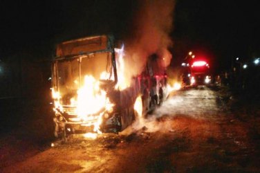 ATENTADO  - Ônibus coletivo é incendiado em bairro da capital