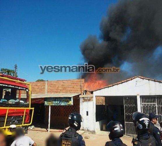 Incêndio consome estabelecimento comercial no setor 11 